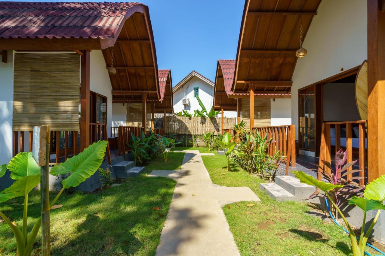 Twiny'S Hotel Kuta  Exterior photo